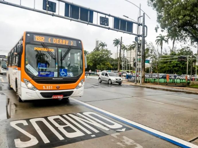 Rodoviários da Região Metropolitana do Recife mantêm greve para a quarta-feira  