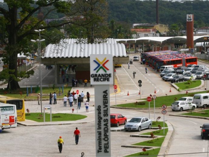 Feto humano é encontrado em banheiro no terminal Pelópidas Silveira, em Paulista