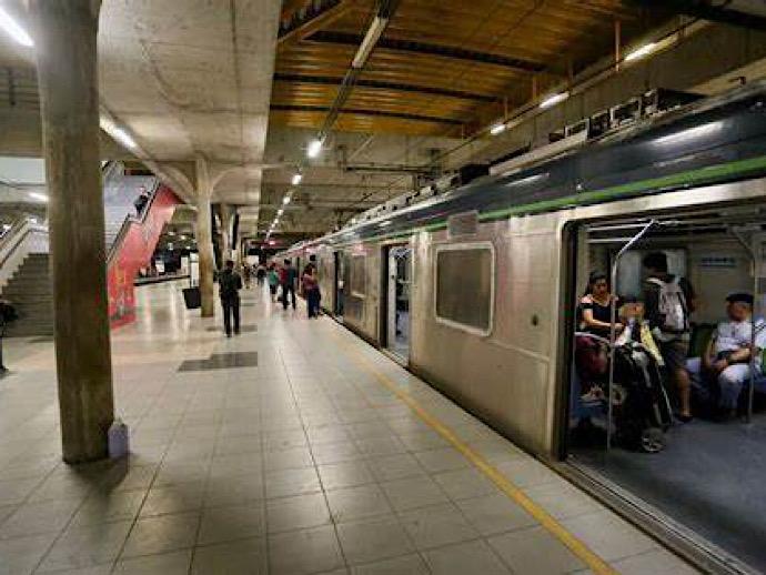 Metrô do Recife volta a funcionar nos horários de pico, nesta sexta-feira (18)