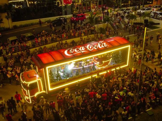 Maceió brilha com a chegada da caravana de natal da Coca-Cola