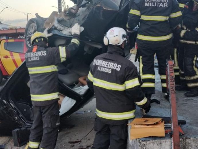 Acidente deixa quatro feridos no Barro Duro e congestiona trânsito 