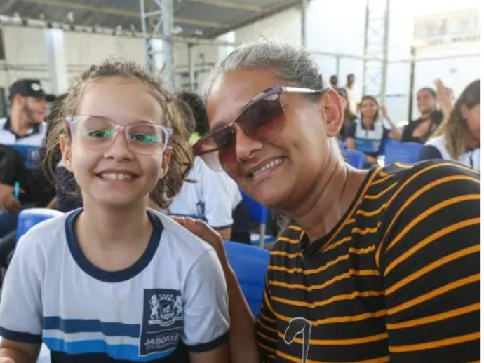 Alunos da rede Municipal De Jaboatão recebem óculos gratuitos