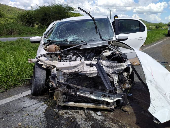 Colisão envolvendo dois veículos deixa pessoas feridas, em Massaranduba