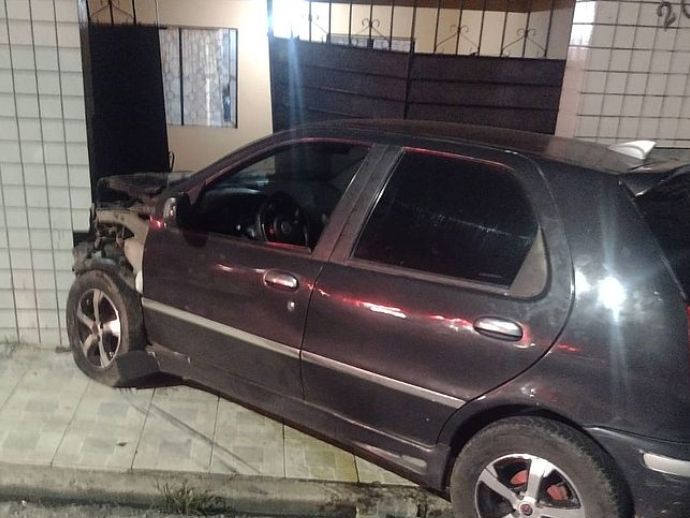 Motorista bêbado provoca acidente grave no Jacintinho e é preso