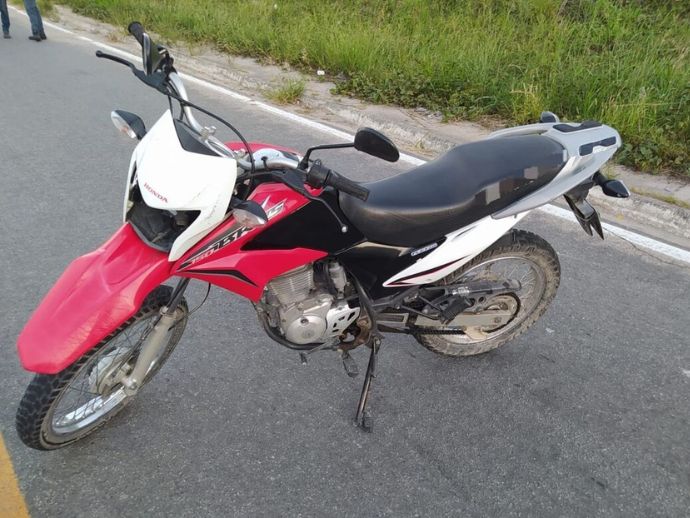 Mulher morre após ser atropelada por uma moto na BR-232