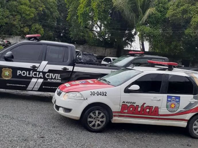 Mulher é presa por injúria racial na Praia do Francês, Maceió.