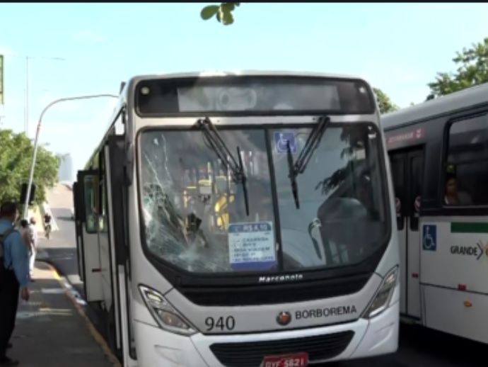 Ciclista é atropelada por ônibus no Recife