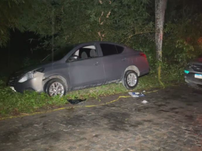 Homem é assassinado a tiros dentro de carro em Camaragibe