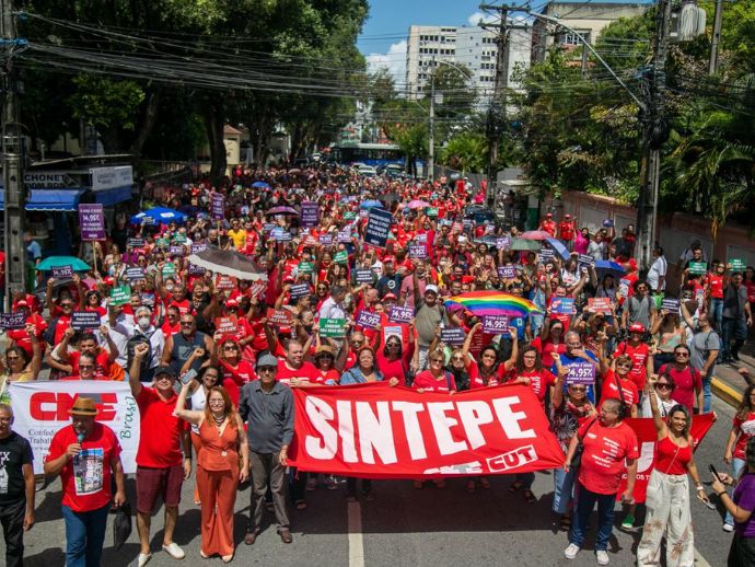 Sintepe convoca professores e demais servidores da educação a parar atividades nesta terça-feira (19)