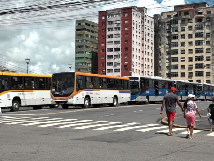 Rodoviários realizam protesto no centro do Recife nesta quinta (21)