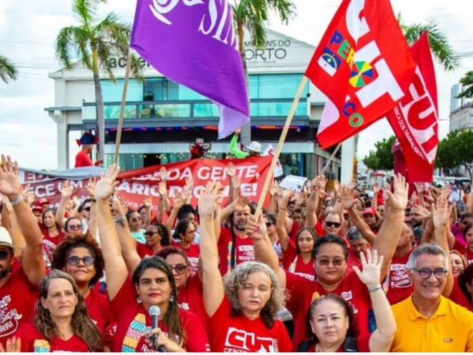 Professores do Recife podem aprovar estado de greve nesta sexta-feira (22)