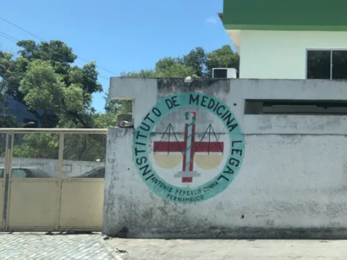 Três pessoas são baleadas dentro de piscina e morrem em Itamaracá