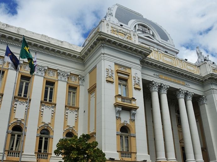 TJPE promove serviços gratuitos no Pátio do Carmo