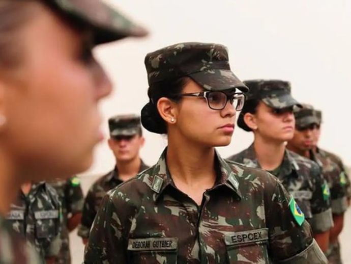 Governo publica decreto com regras para alistamento militar feminino