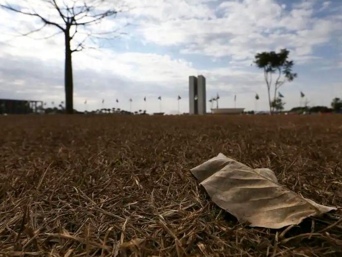 Oito estados e DF têm alerta de grande perigo para baixa umidade