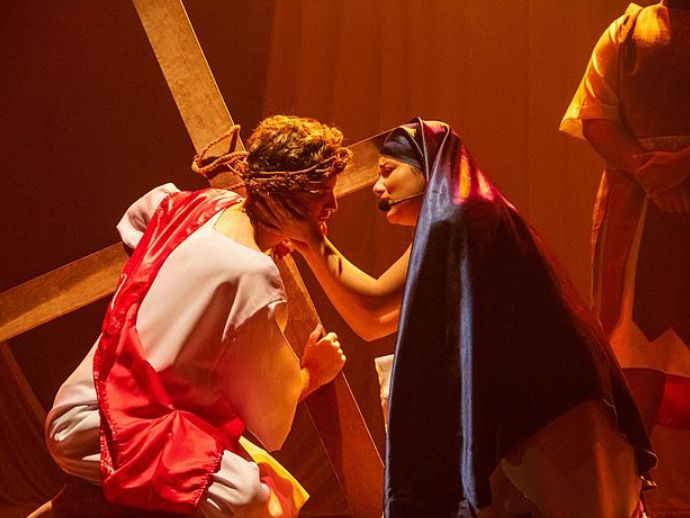 Comunidade Doce Mãe de Deus celebra 35 anos com espetáculo teatral