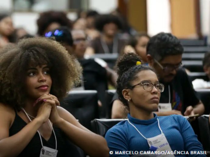 Com quase 10 milhões, número de universitários é o maior em nove anos