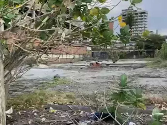 Mulher é encontrada ferida após tentativa de abuso sexual em terreno abandonado no Centro de Maceió