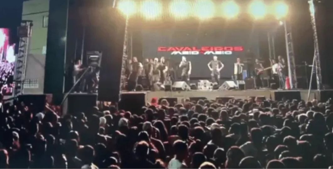 Estrutura de som cai durante show de Cavaleiros do Forró em cidade paraibana