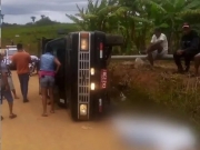 Mulher morre após pular de caminhonete em movimento