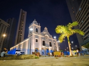 Governo de Pernambuco conclui reforma da Praça de Boa Viagem com foco na iluminação cênica da igreja 