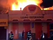 Fogo consome loja no Centro de Maceió e mobiliza bombeiros