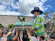 CARNAVAL 2024: Homem da Meia-Noite visita a cidade de Pesqueira e recebe nova roupa 