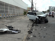 Motorista perde controle de veículo e bate de frente com outro carro no Janga