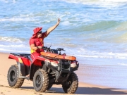 Corpo de Bombeiros de Alagoas resgata duas vítimas de afogamento na Praia do Francês